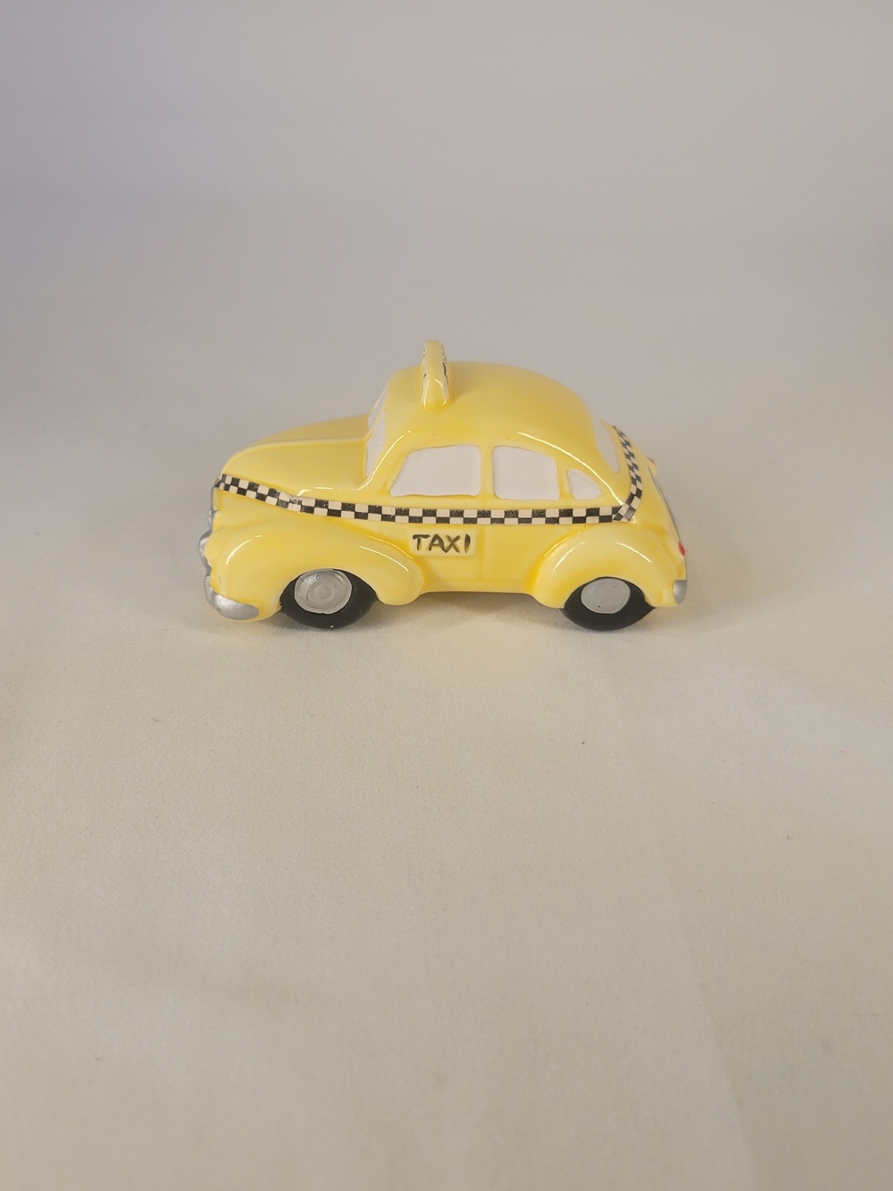 Vintage Dept 56 Christmas In New York Ceramic Yellow Taxi Cab Car Figurine 1987